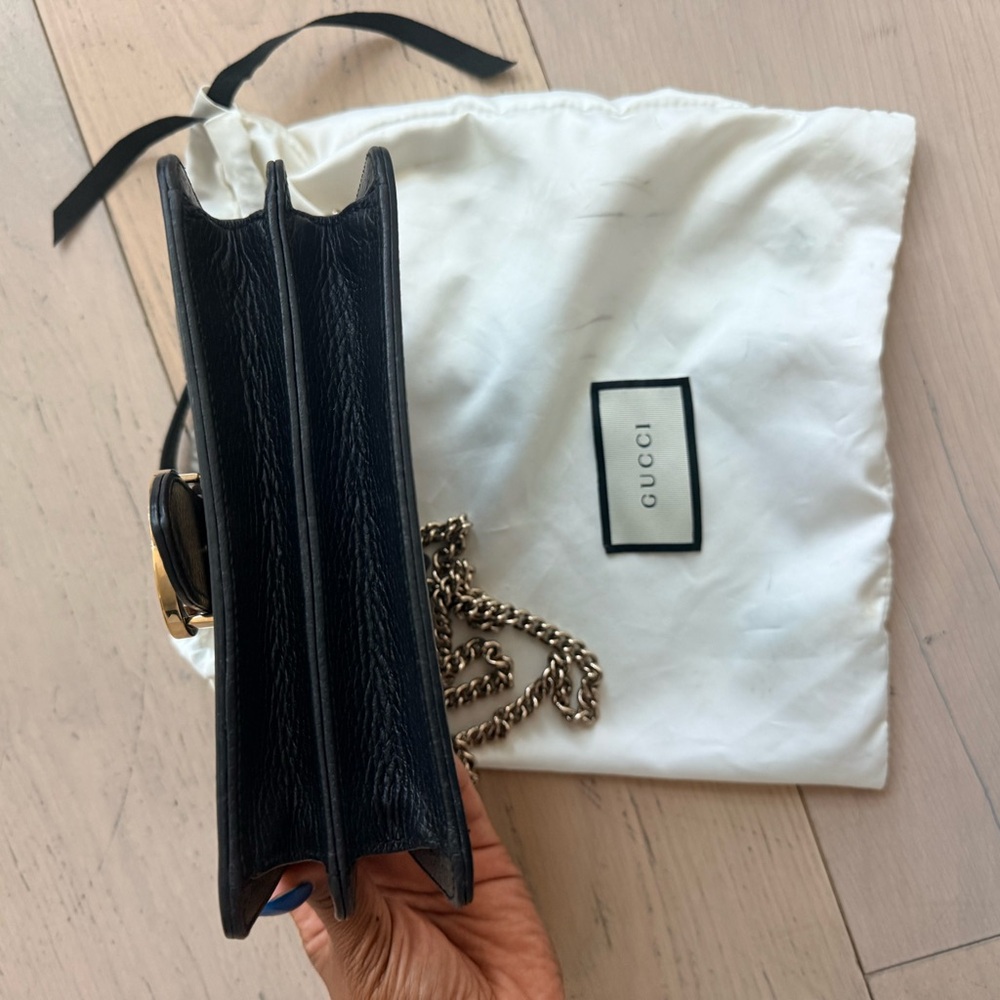 Gucci Black Leather Crossbody Bag with Gold Chain - Picture 3 of 6